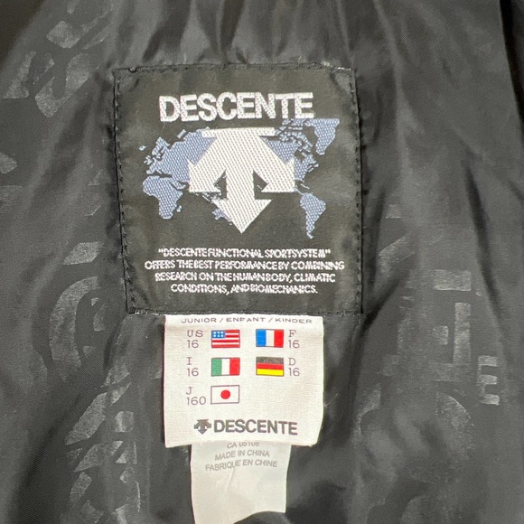 Descente Junior Ski / Snowbaord Jacket, Size 16 - Picture 8 of 10